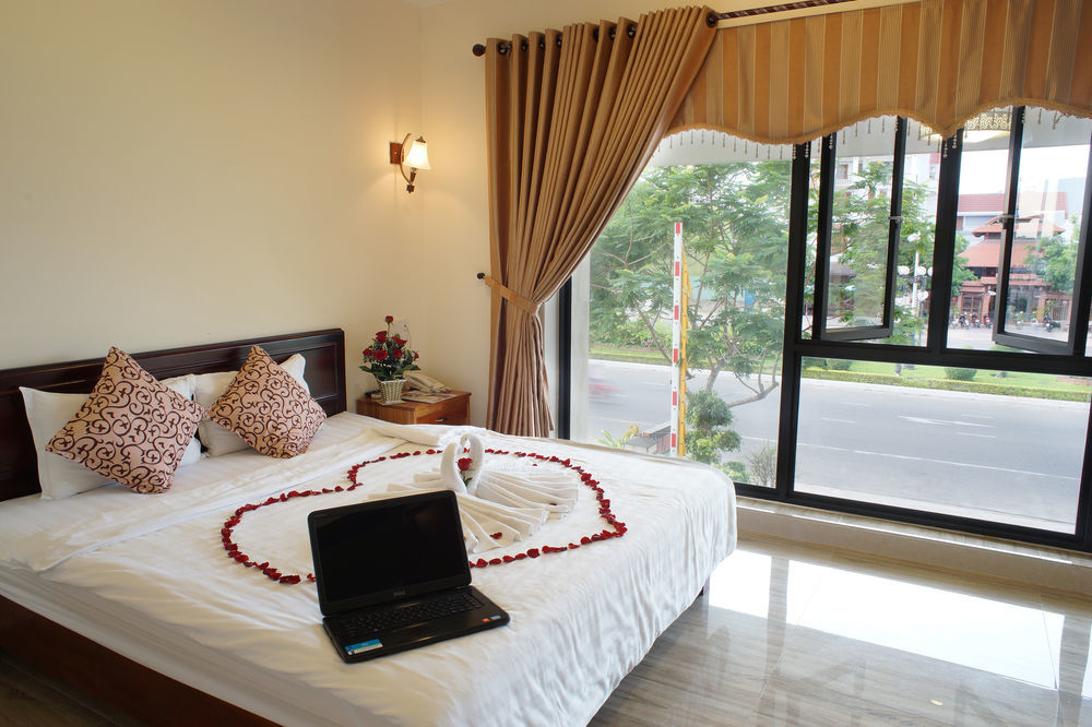 La Maison Danang Beach Hotel Экстерьер фото
